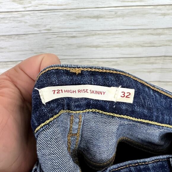 Levi's 721 High Rise Distressed Raw Hem Skinny Jeans - Picture 6 of 7